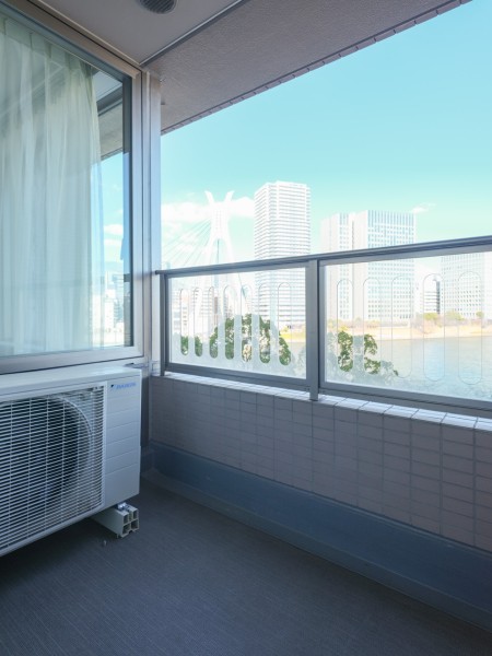 爽やかな風が感じられるリフレッシュにぴったりな空間です。暮らしの中で大切な光と風を演出してくれる居心地の良い空間です。