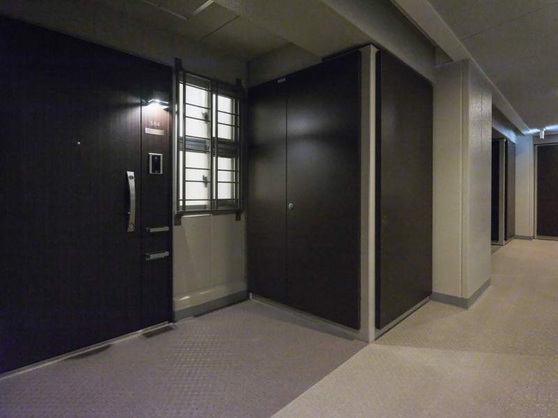 普段は引き戸を開放し拡張リビングとして使ったり、来客時は引き戸を閉めてプライベート空間を隠したり、フレキシブルにお使いいただけます。