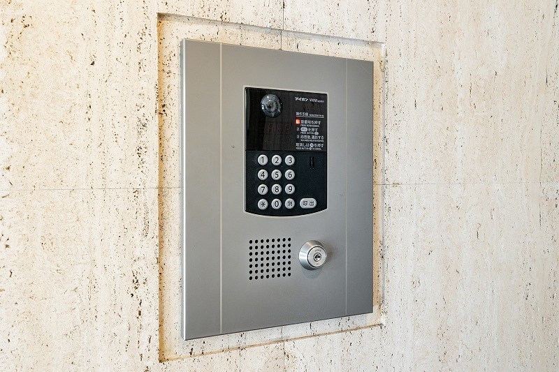 ◆オートロック◆居住者以外の侵入を拒み、不審者や不要なセールスを撃退することができます。安心感を得られるのも大きなポイントです。