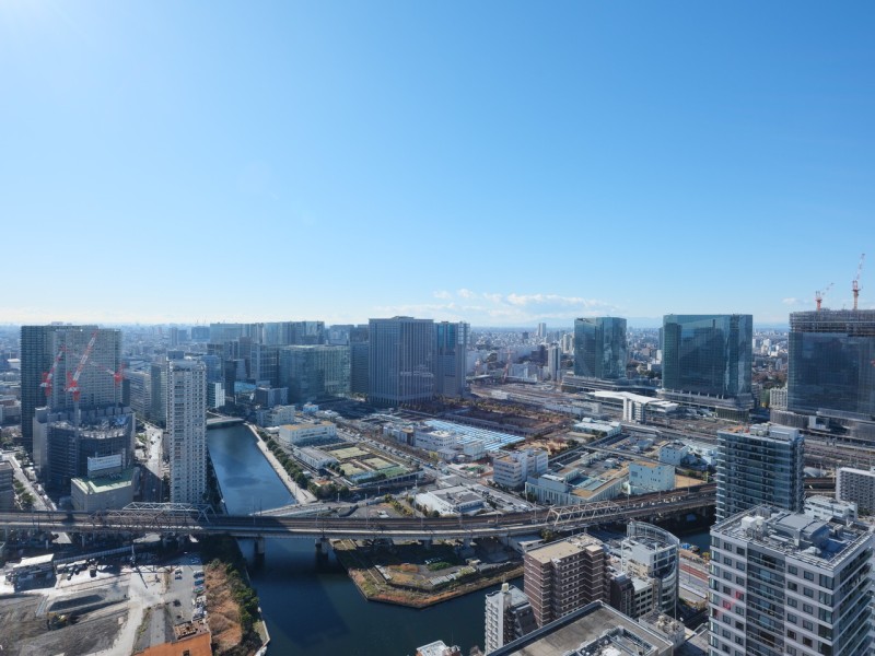 胸のすくパノラマビューに凛とした空気が流れ込みます。爽快な水の潤いとともに開放感を享受し、理想のライフステージを実現させます。