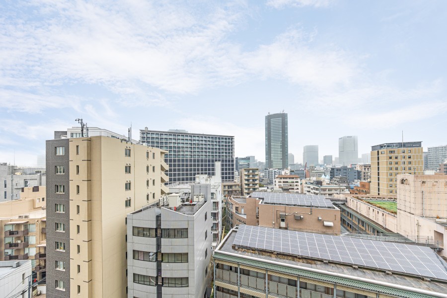 バルコニーからは都心らしい眺望をお楽しみいただけます。都心の刺激を間近にしつつ、だんだんと変わっていく空の色を愉しみリフレッシュするのも良さそうです。