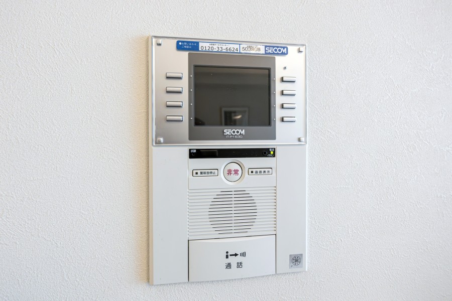 ◆TVモニター付インターホン◆訪ねてきた相手をモニター越しに確認でき、防犯対策に役立ちます。インターホン越しに話をすることが可能です。