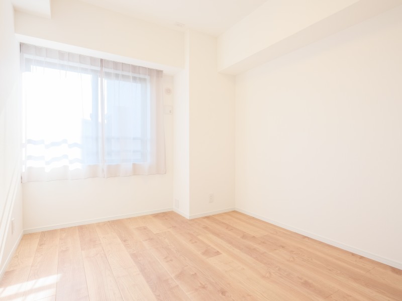 洋室2はリビングから遠いお部屋なので独立性が高く、プライベート時間を楽しめます。自分らしいお部屋に彩って毎日を楽しめます。