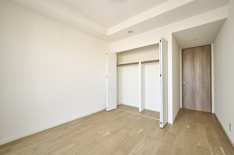 洋室2にも大きなクローゼットを備えました。衣服などをたっぷりと荷物を収納でき、居住空間は広くお使いいただけます。