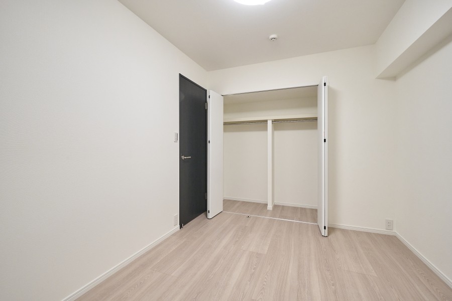 間口の広いクローゼットが備わっているため、居住スペースを広々とお使いいただけます。