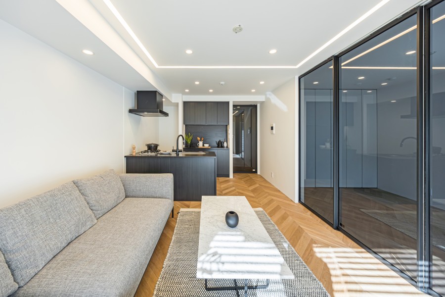 ユナイテッドアローズ社が監修したリノベーションを施したお部屋です。フロアー材はヘリンボーンを採用し、センスアップされた住まいに仕上がりました。