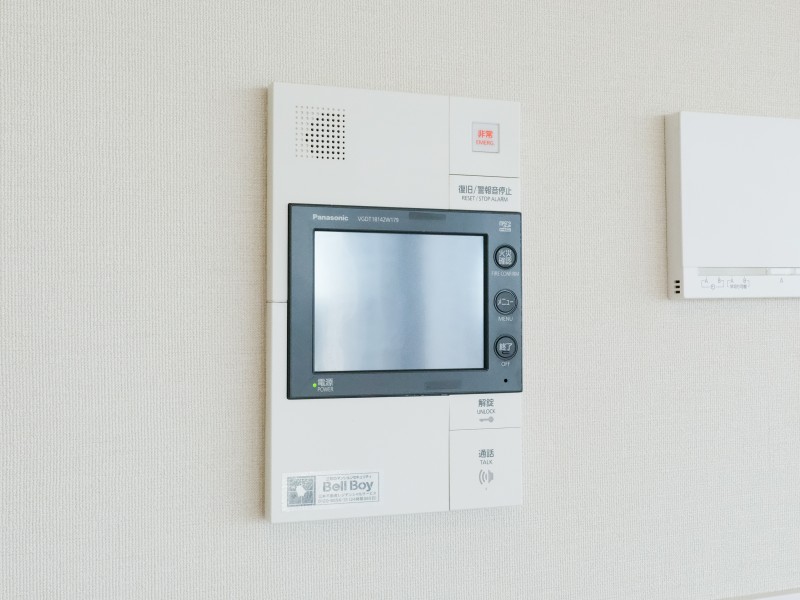 ◆TVモニター付インターホン◆訪ねてきた相手をモニター越しに確認でき、防犯対策に役立ちます。インターホン越しに話をすることが可能です。
