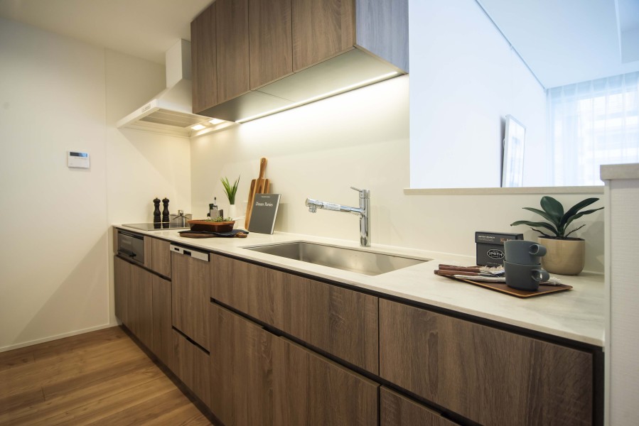 美しい面材やスタイリッシュな水栓金具を組み合わせた田中工藝製システムキッチンを新規設置しました。