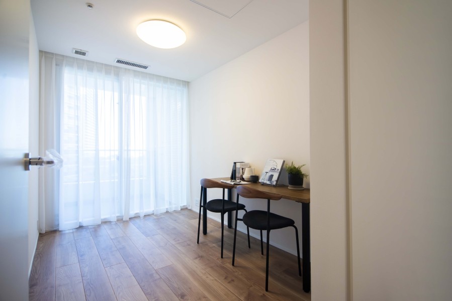 洋室2は廊下からアクセスするプライベートルーム。クローゼットがあるので、居室部分を余すことなく使えるよう、住まう人を思った工夫が施されたお部屋です。