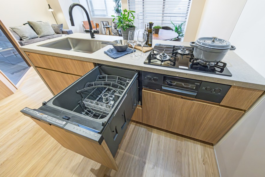 ◆食器洗い機◆家事の時間を短縮できる優れもの。さらに節水・節約を同時に行うことができるので、大変人気があり重宝します。