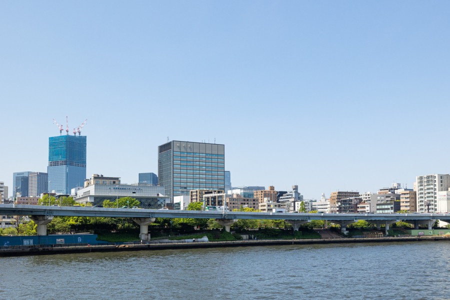 バルコニーからの眺望です。一級河川の隅田川の水流が目の前に広がります。心地良い眺望をお楽しみいただけます。