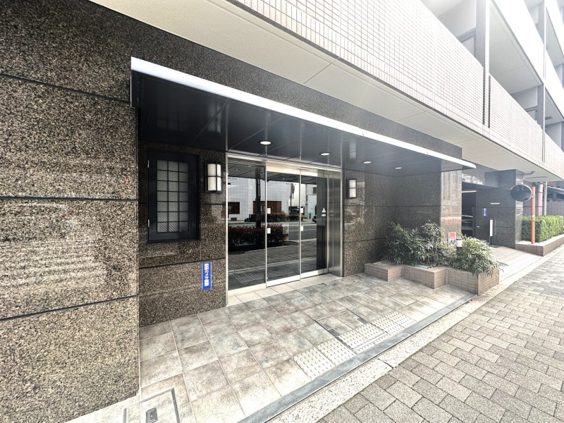 平成11年建築、総戸数61戸のマンションです。ペット飼育可能（規約細則あり）で、大切な家族と生活することができます。令和４年に大規模修繕工事完了しており、共用部等もいつもきれいに保たれています。