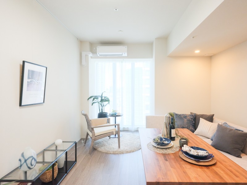 時代や流行を問わず、ご家族みなさまがくつろいでお過ごしいただける住まいです。都会らしい気品あふれる内装が魅力の空間です。