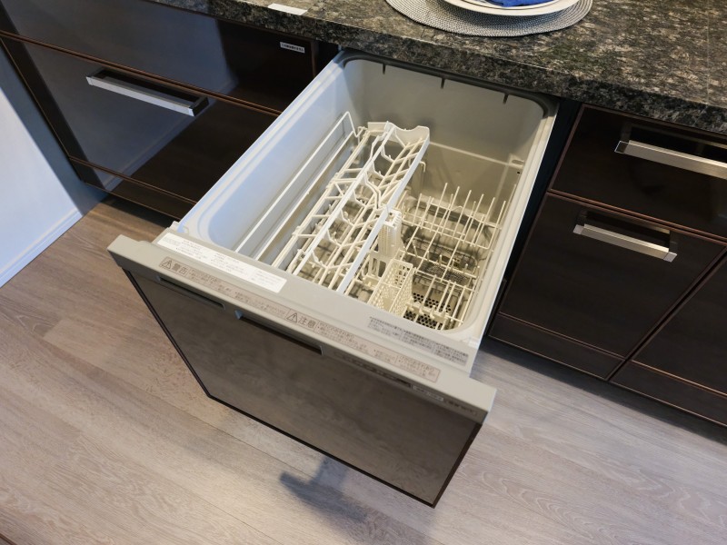 ◆食器洗い機◆家事の時間を短縮できる優れもの。さらに節水・節約を同時に行うことができるので、大変人気があり重宝します。