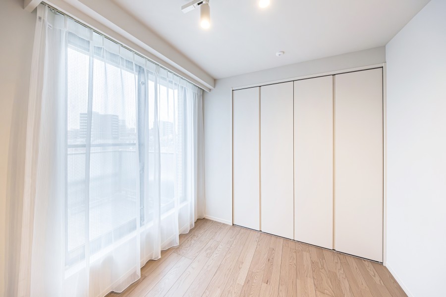 約4.0帖の洋室3は、勉強や読書など落ち着いて作業したいときのワークスペースにぴったりです。ナチュラルテイストな内装はどんな家具にも相性バッチリです。