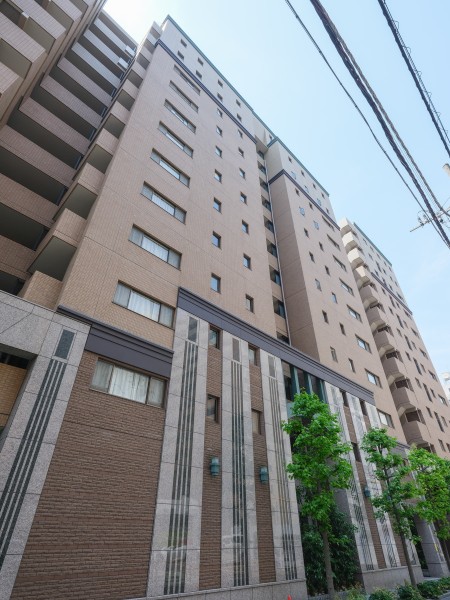 『八丁堀』駅徒歩１分、４路線３駅利用可能。交通の便が良く、落ち着いた街並みで穏やかな毎日をお過ごしいただけます。