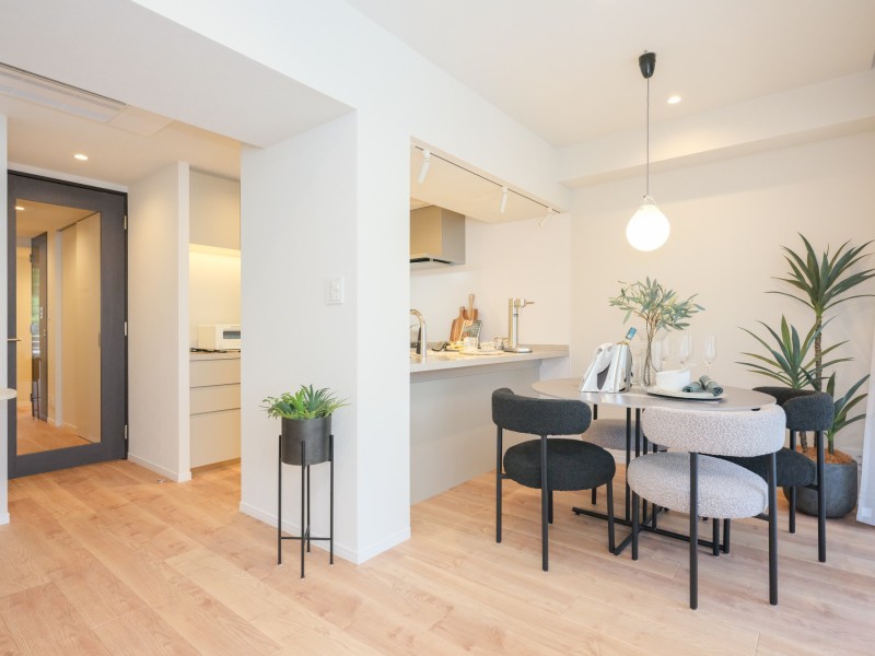 ナチュラルテイストのお部屋に上質感をプラス。デザイン性や機能面、細部にまでこだわったリノベーション物件です。