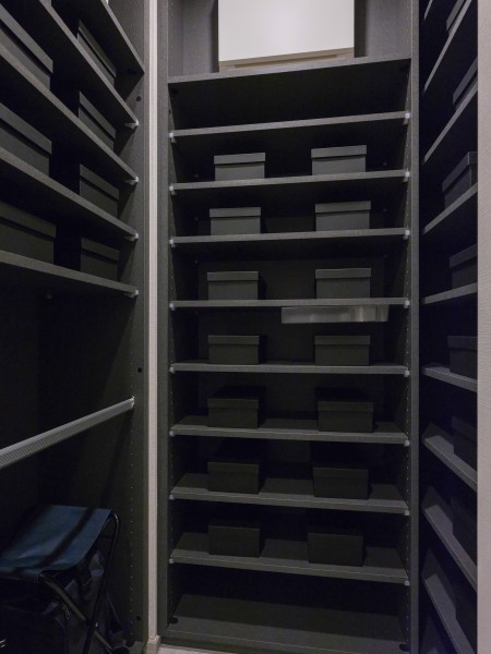 玄関にはシューズインクローゼットが備え付けです。シューズはもちろん、アウトドアグッズや雨具なども収納できそうです。