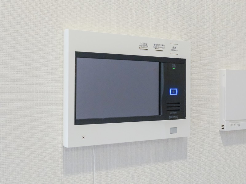 ◆TVモニター付インターホン◆訪ねてきた相手をモニター越しに確認でき、防犯対策に役立ちます。インターホン越しに話をすることが可能です。