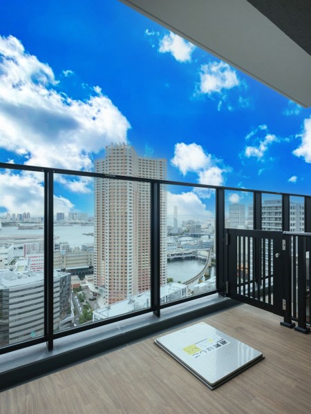 心地よい陽光を取り込み、空間をゆるやかに紡ぐバルコニーです。開放感が溢れ、リフレッシュできそうです。