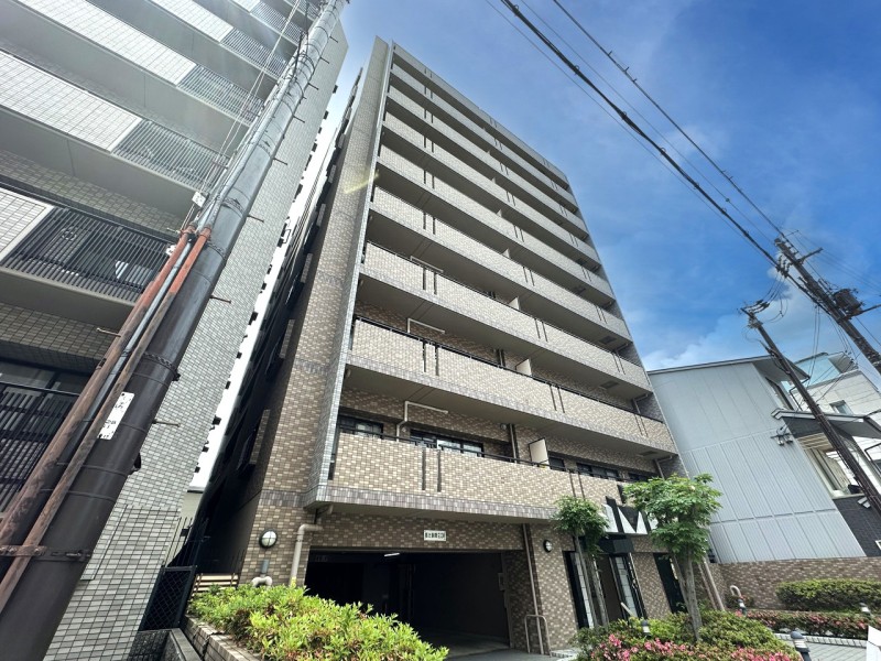 地下鉄烏丸線・東西線の烏丸御池駅から徒歩４分の立地です。阪急線も利用可能ですので、交通アクセス良好です。京都らしさを満喫できる立地で、セカンドハウスにもおすすめです