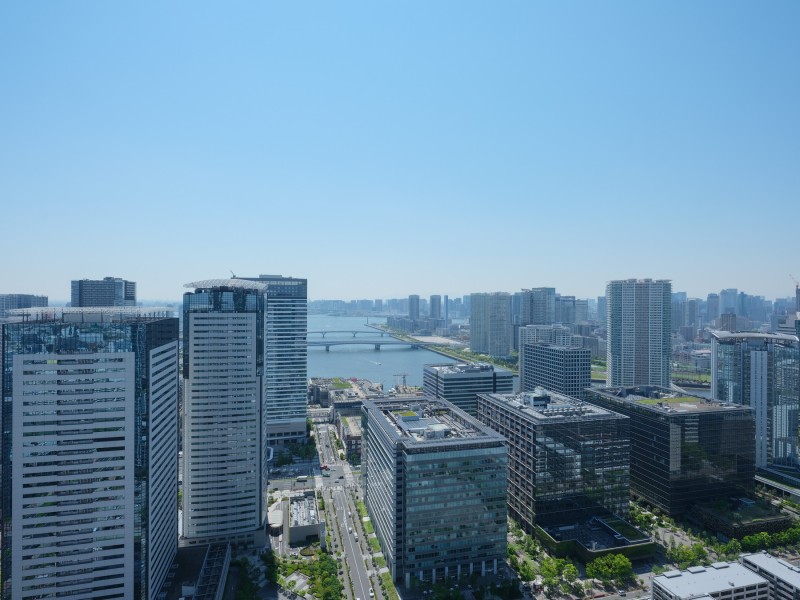 湾岸に位置するタワーマンションのお部屋からはのびやかな水景をご覧いただけます。ここでしか味わえない格別な日常をお楽しみください。