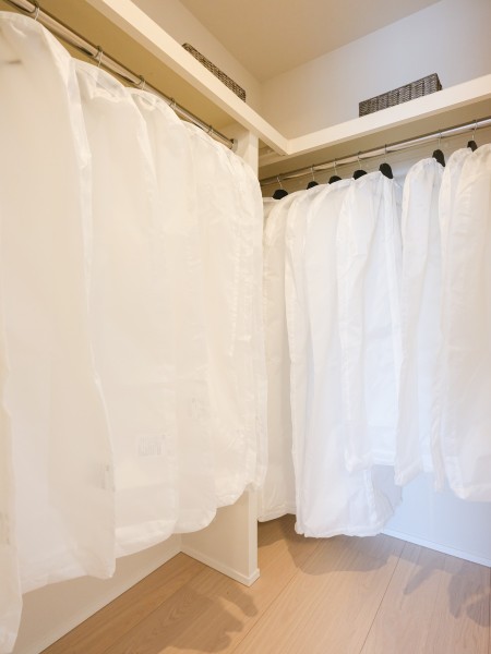 洋室1には頼もしい収納力を誇るウォークインクローゼットを備え付けました。居室部分を広々とお使いいただけます。