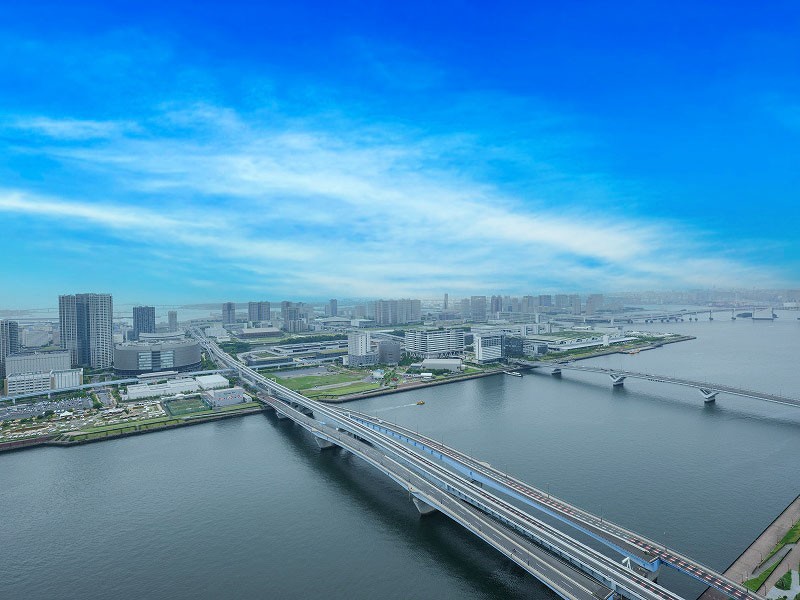 東京湾・レインボーブリッジ・富士山を一望する眺望が広がります。タワーマンション高層階ならではの景色が忙しない日々の喧騒を忘れさせ、心安らぐ伸びやかな時間を叶えます。