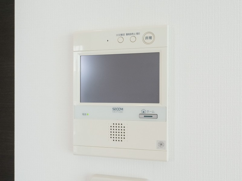 ◆TVモニター付インターホン◆訪ねてきた相手をモニター越しに確認でき、防犯対策に役立ちます。インターホン越しに話をすることが可能です。