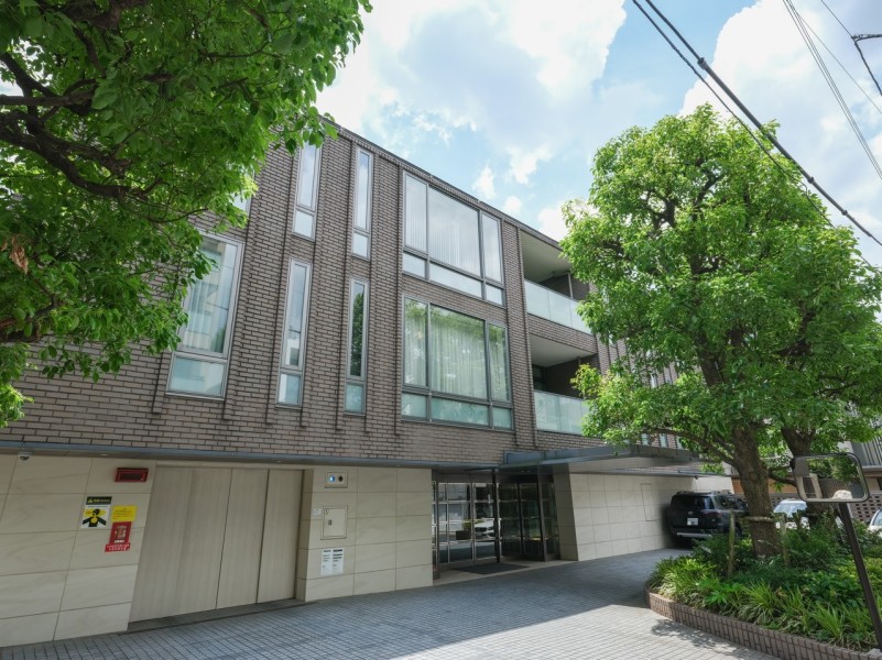 日常のショッピングから特別な日の食事、ほっと心やすらぐ風景など、より豊かな日々を叶える施設が充実したロケーションです。